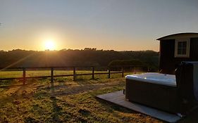 Harmony Hut Hot Tub 2 Miles From Beach,In Rural Setting Bude Cornwall